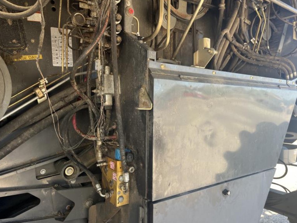 2010 Lexion 580R Combine - Image 19