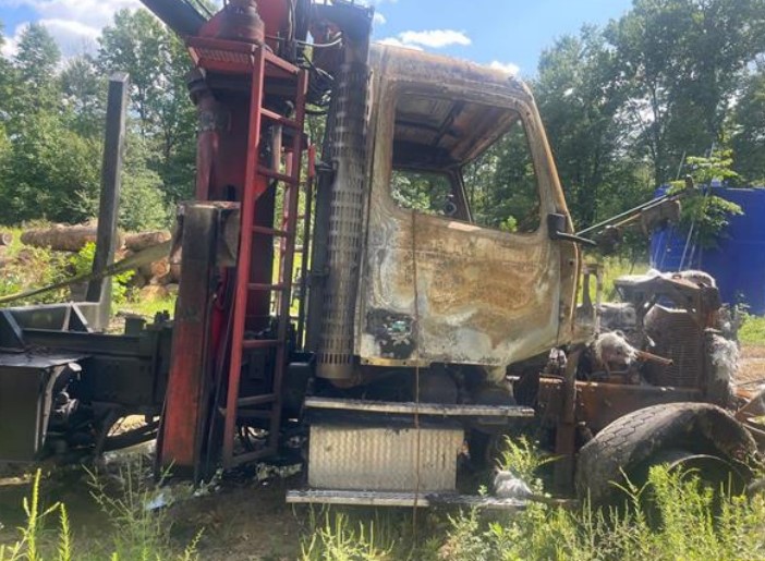 2002 Volvo Log Truck - Image 10