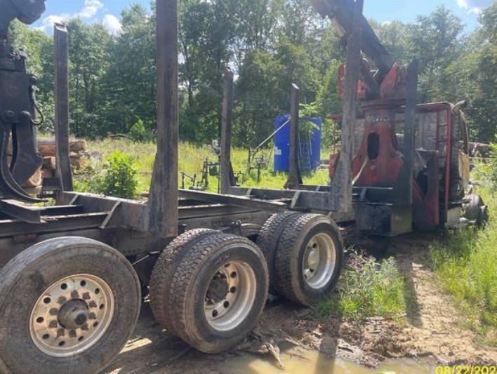 2002 Volvo Log Truck - Image 11