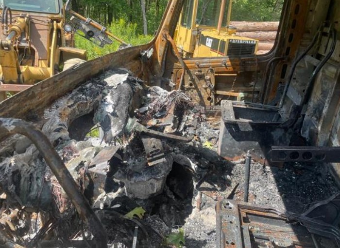 2002 Volvo Log Truck - Image 3