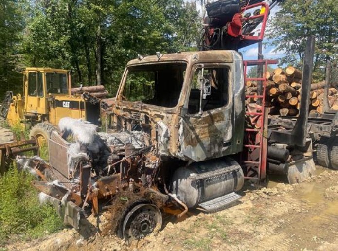 2002 Volvo Log Truck - Image 7