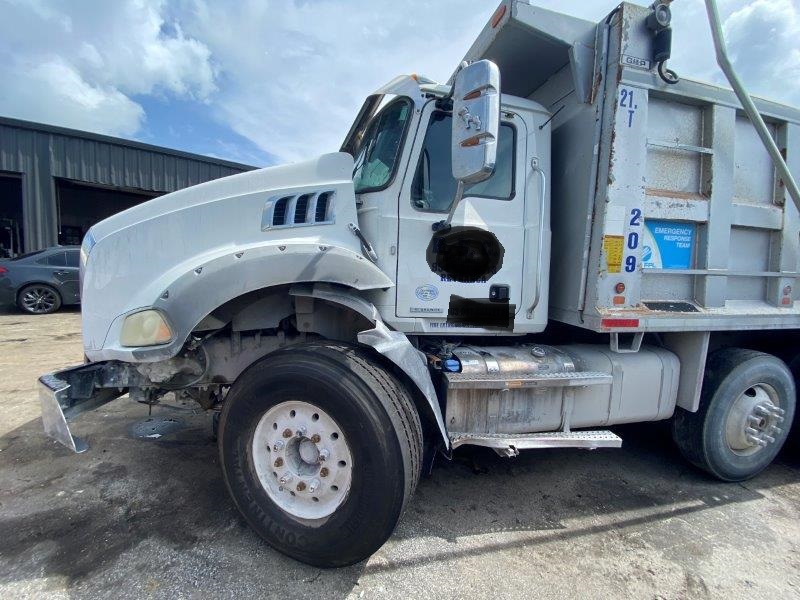 2019 Mack GU814 Dump Truck - Image 4