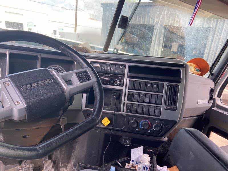 2019 Mack GU814 Dump Truck - Image 5