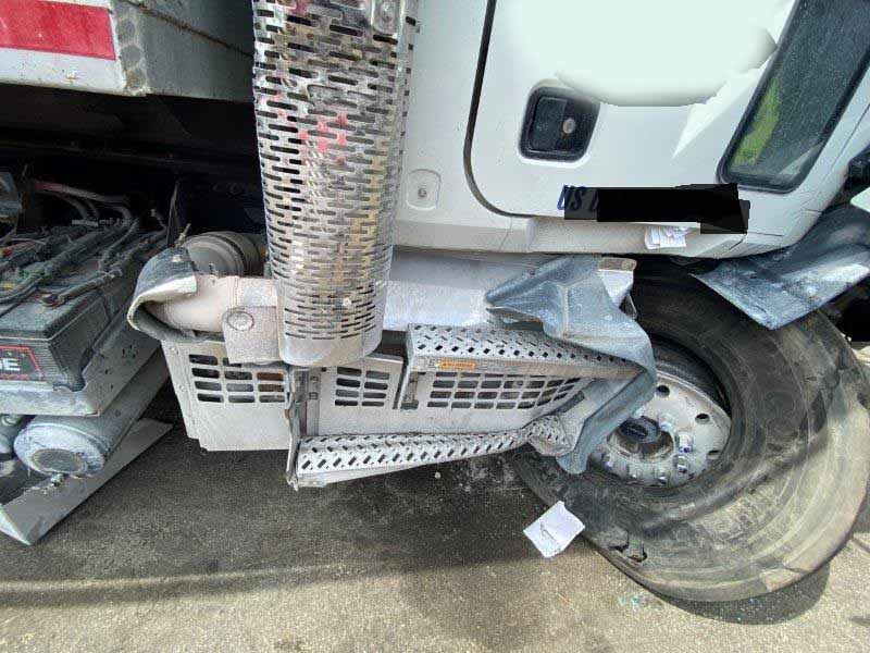 2019 Mack GU814 Dump Truck - Image 11