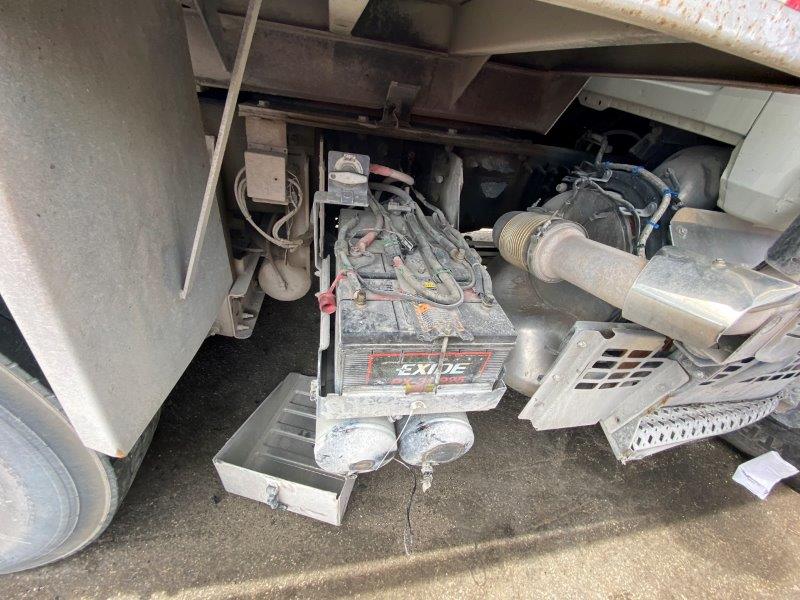 2019 Mack GU814 Dump Truck - Image 12