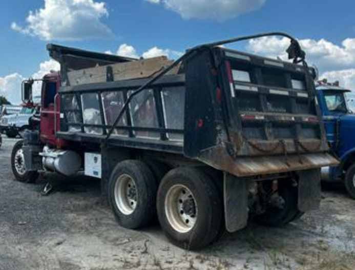 2007 Mack Dump Truck - Image 2