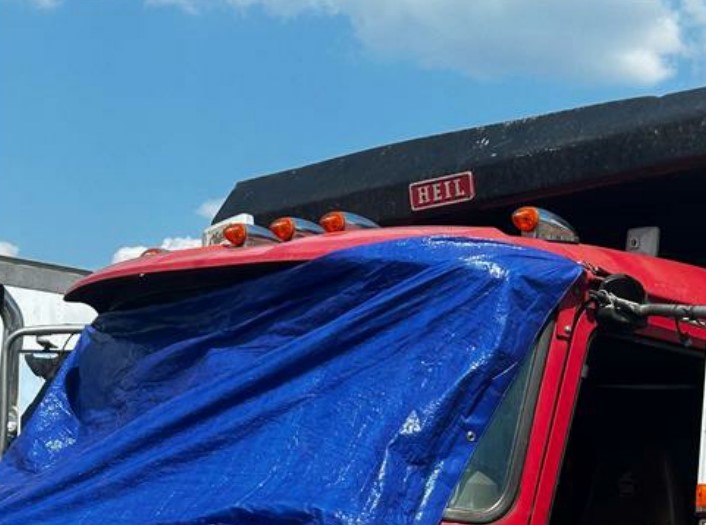 2007 Mack Dump Truck - Image 10