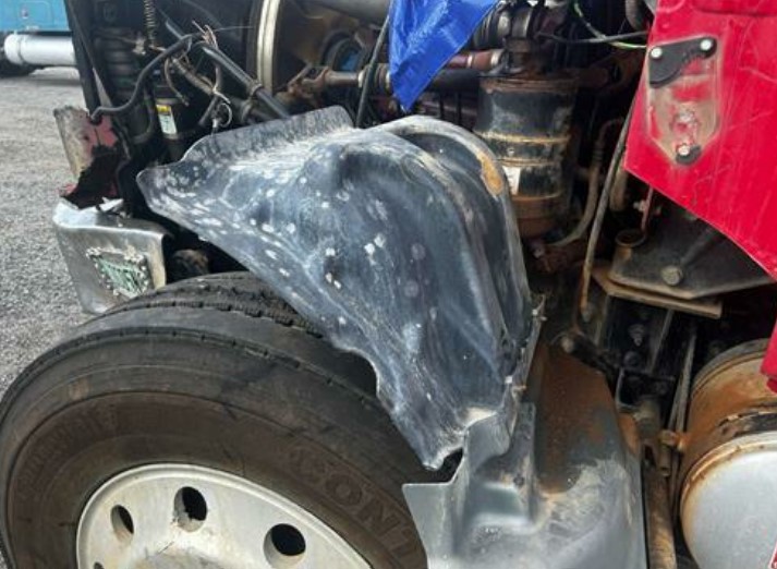 2007 Mack Dump Truck - Image 11