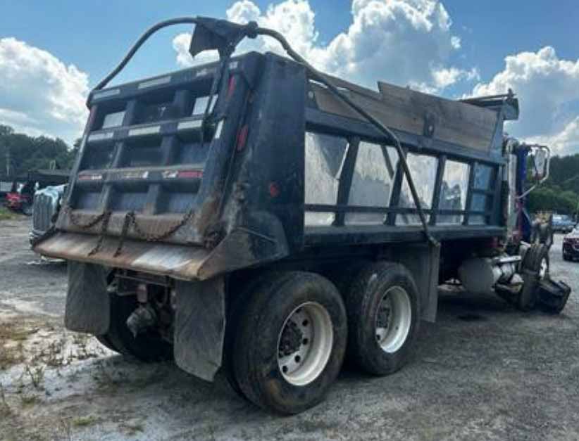 2007 Mack Dump Truck - Image 4