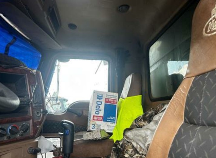 2007 Mack Dump Truck - Image 6