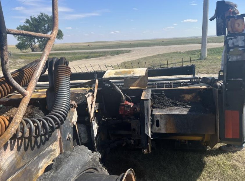 2004 New Holland HW300 Windrower - Image 10