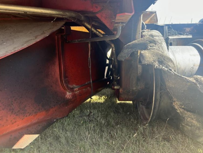 2004 New Holland HW300 Windrower - Image 11