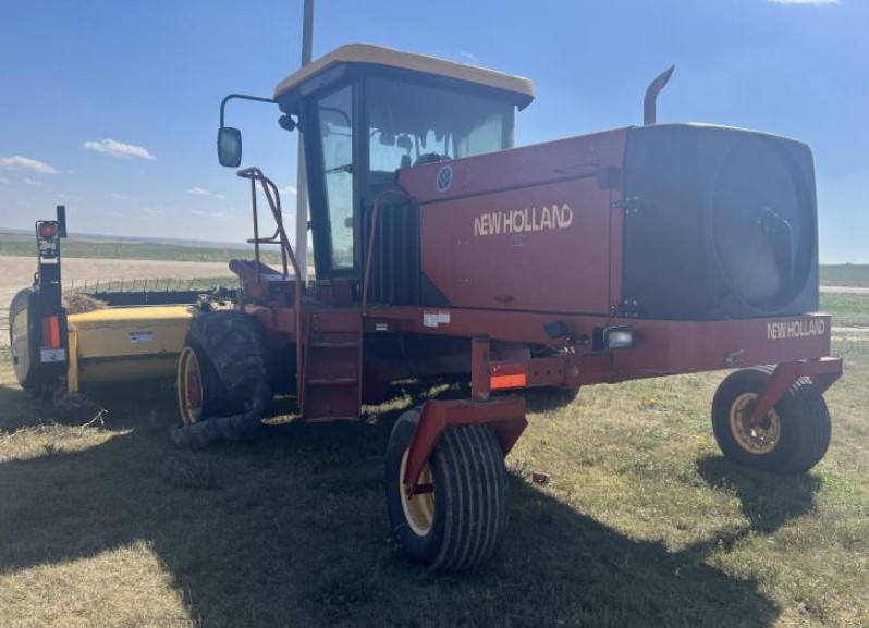 2004 New Holland HW300 Windrower - Image 4