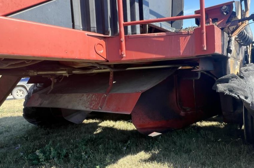 2004 New Holland HW300 Windrower - Image 7