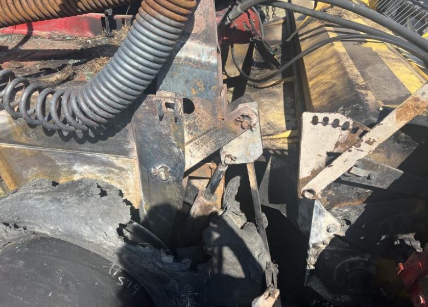 2004 New Holland HW300 Windrower - Image 8