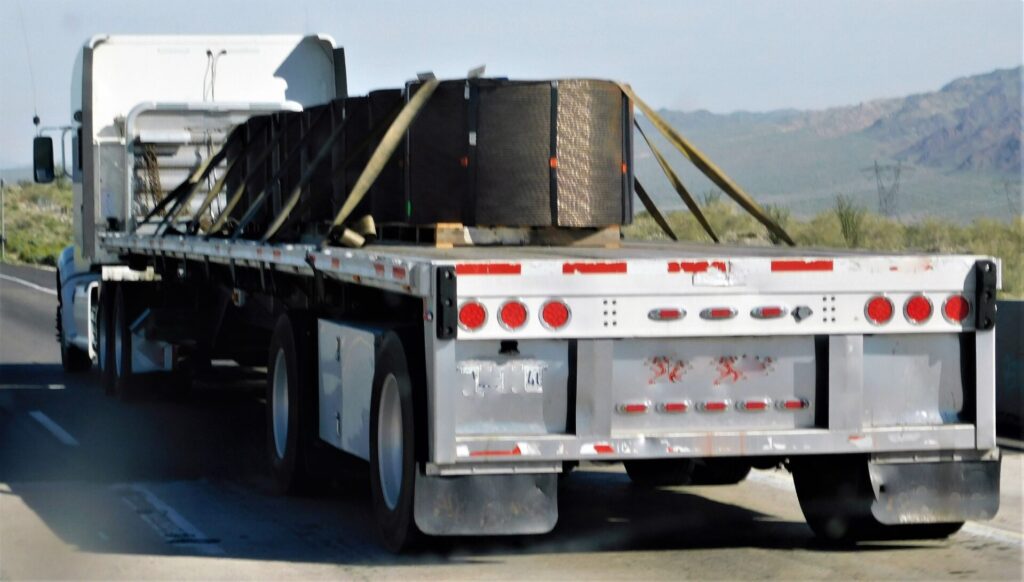 Why Choose a Used Flatbed Trailer?
