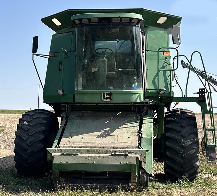 1997 John Deere 9600 Combine - Image 2