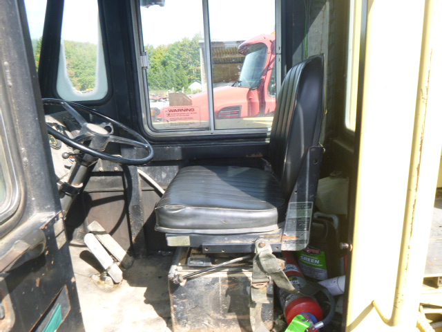 1990 Gradall G3WD Wheeled Excavator - Image 17