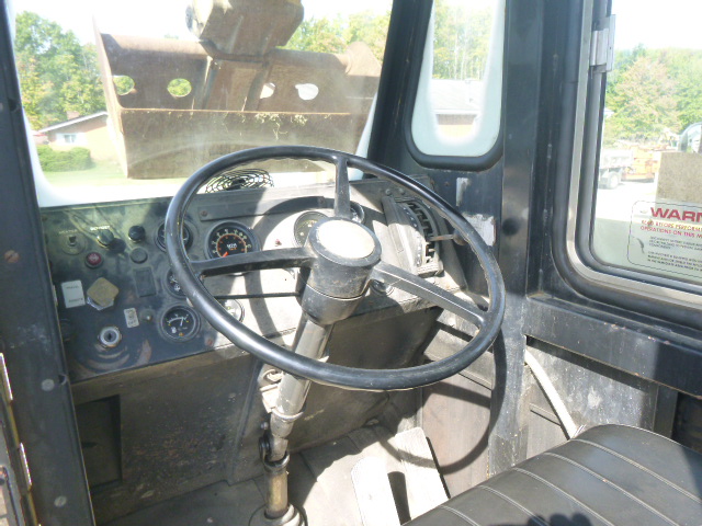1990 Gradall G3WD Wheeled Excavator - Image 18