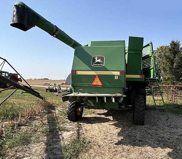 1997 John Deere 9600 Combine - Image 4