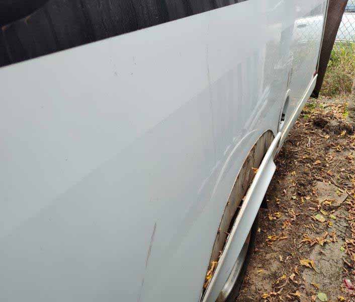 2011 Ford E450 Shuttle Bus - Image 9