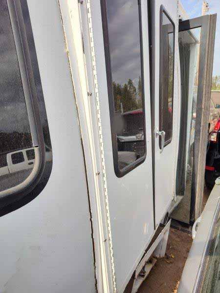 2011 Ford E450 Shuttle Bus - Image 17