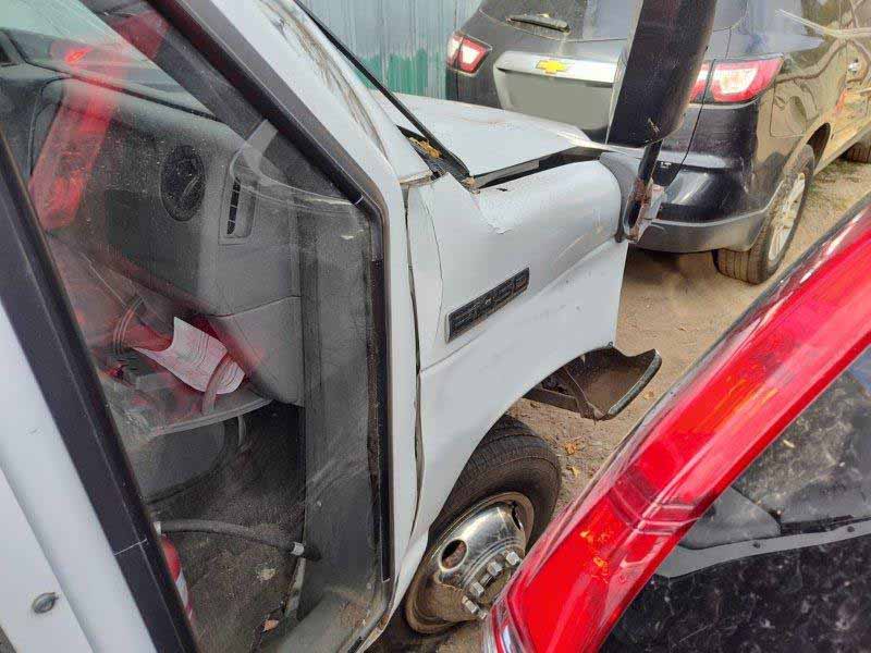 2011 Ford E450 Shuttle Bus - Image 18