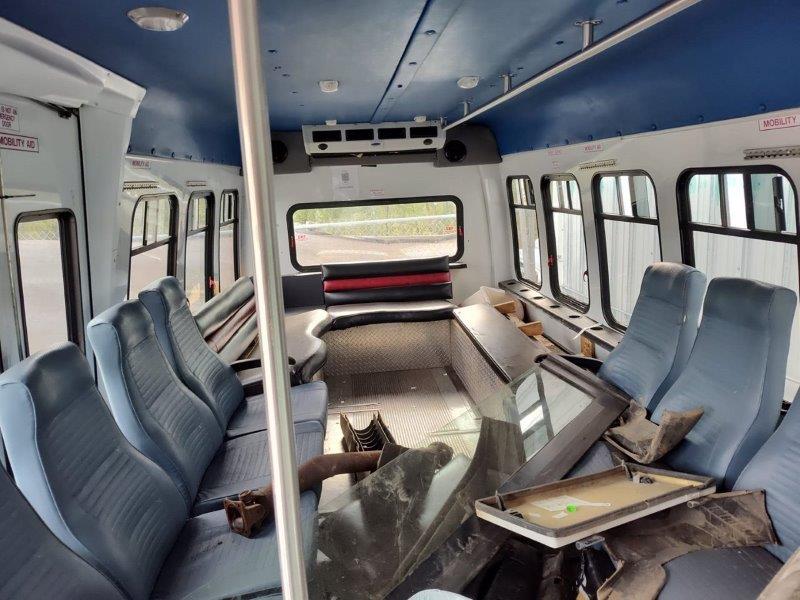 2011 Ford E450 Shuttle Bus - Image 20