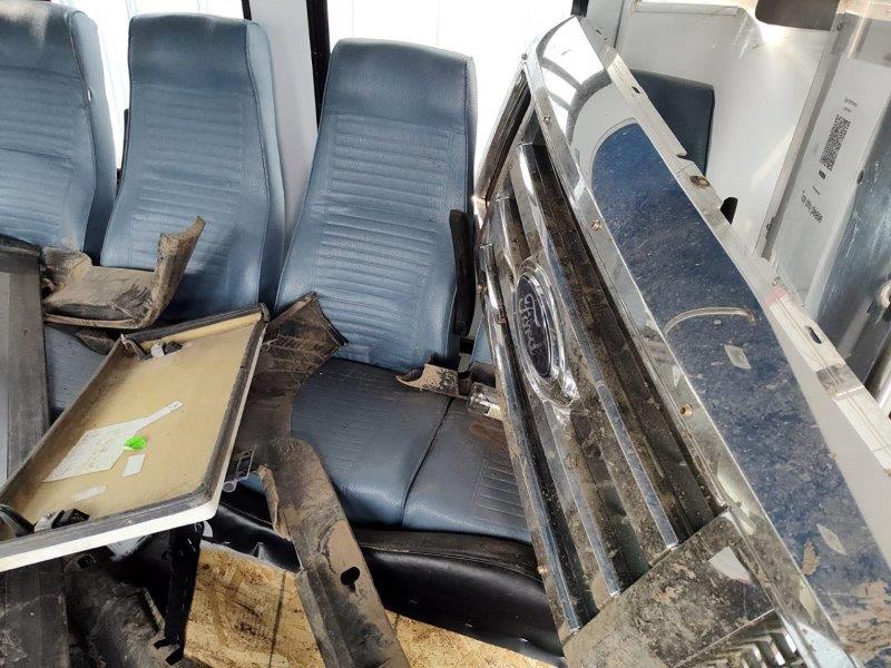 2011 Ford E450 Shuttle Bus - Image 22