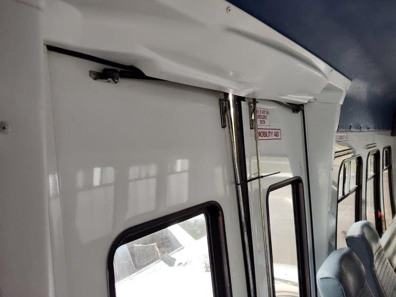 2011 Ford E450 Shuttle Bus - Image 23