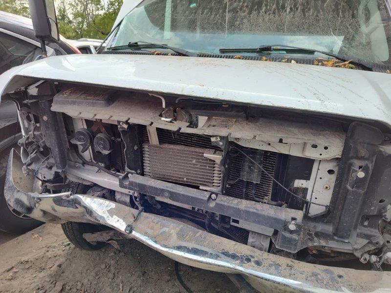 2011 Ford E450 Shuttle Bus - Image 26