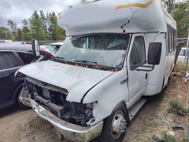 2011 Ford E450 Shuttle Bus - Image 4