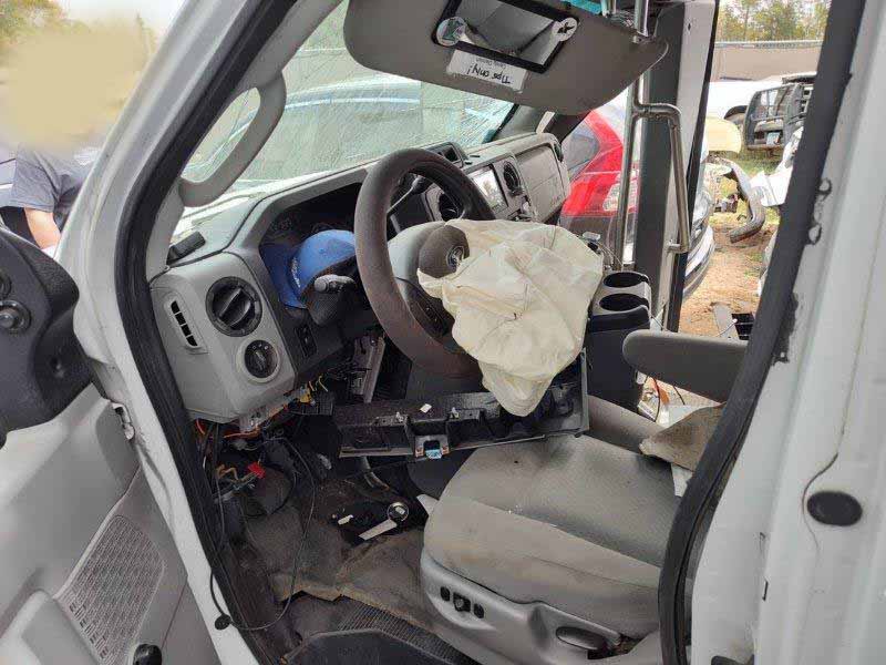 2011 Ford E450 Shuttle Bus - Image 7