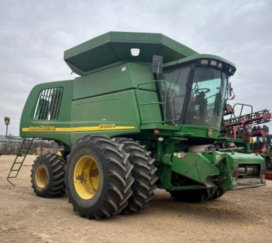 2004 John Deere 9670STS Combine - Image 2