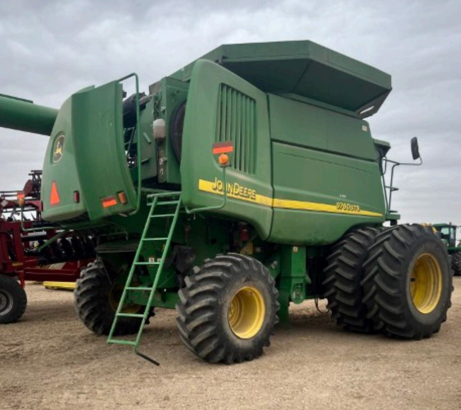 2004 John Deere 9670STS Combine - Image 3