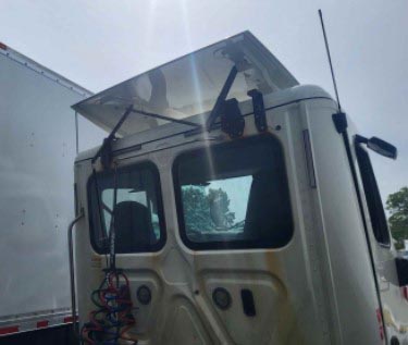 2018 Freightliner Cascadia 125 - Image 7