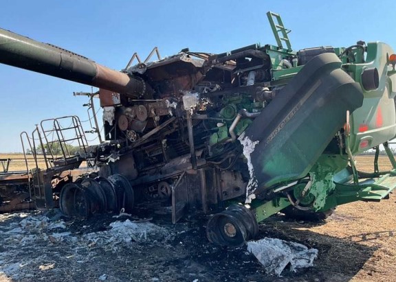 2014 John Deere S670 Combine - Image 12