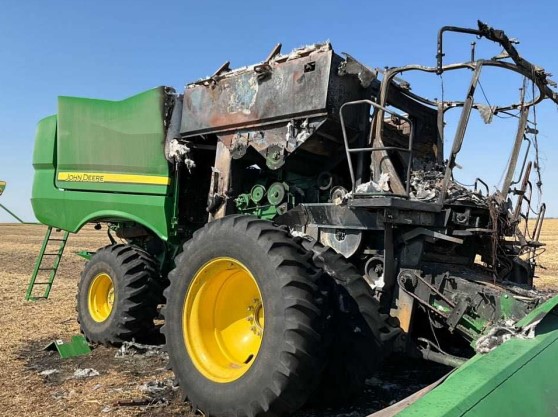 2014 John Deere S670 Combine - Image 15