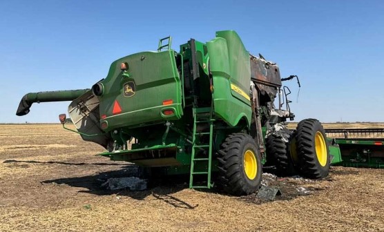 2014 John Deere S670 Combine - Image 6