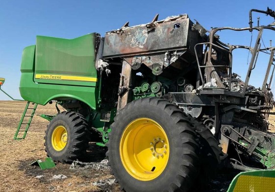 2014 John Deere S670 Combine - Image 7
