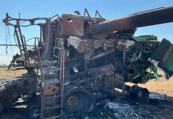 2014 John Deere S670 Combine - Image 9