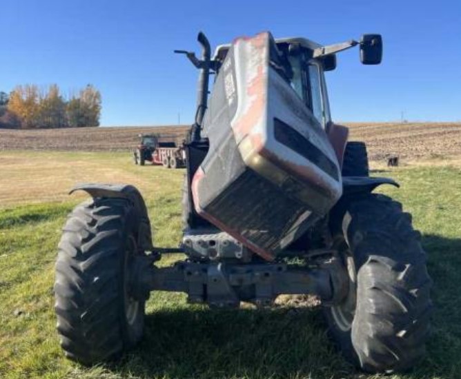 [Auction]: 2002 Buhler Versatile 2145 Tractor | Est 10,000 miles ...