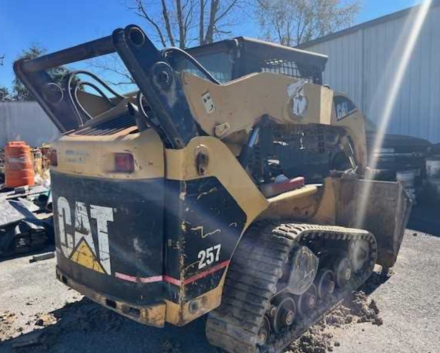 2003 Caterpillar 257 Skid Steer - Image 2