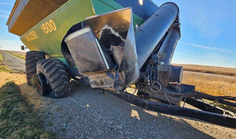 [Auction]: 2009 Balzer 1500 Grain Cart | North Dakota | damaged | CAG