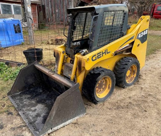 Gehl 4240 Skid Steer - Image 2