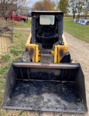 Gehl 4240 Skid Steer - Image 3