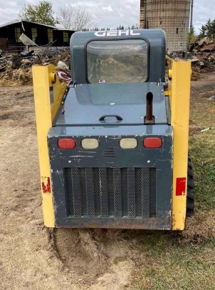 Gehl 4240 Skid Steer - Image 6