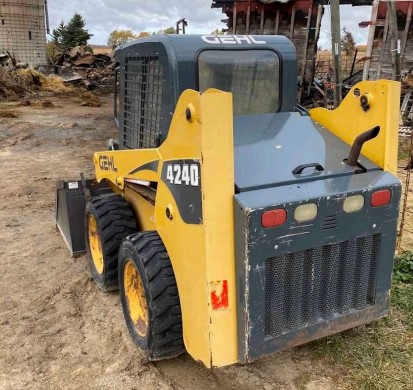 Gehl 4240 Skid Steer - Image 7
