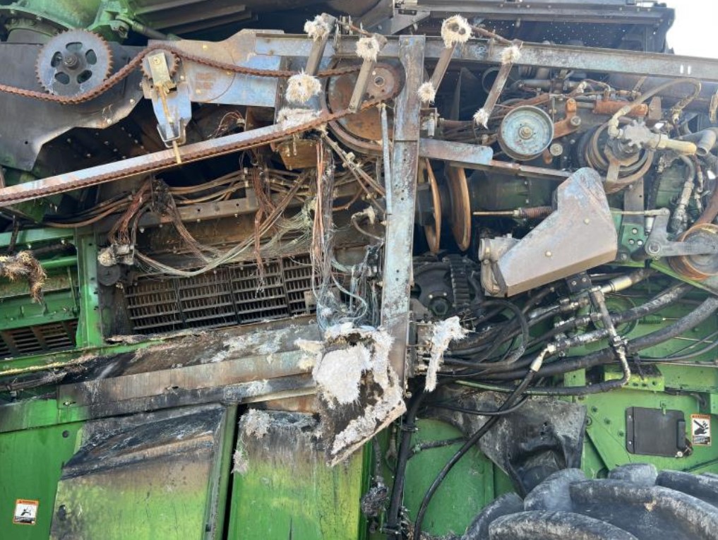 2022 John Deere S780 Combine - Image 12