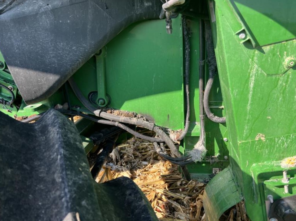 2022 John Deere S780 Combine - Image 16